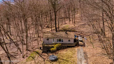 515 W Chipmunk Rd, Bushkill, PA 18324 photo 2