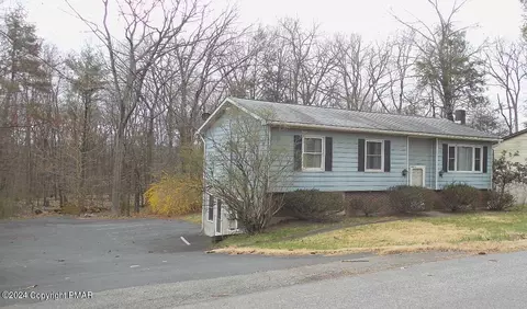 423 Dogwood Rd, Stroudsburg, PA 18360