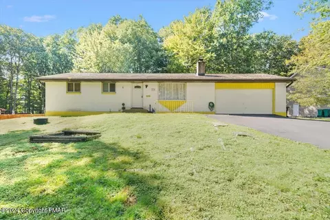 5165 Hummingbird Dr, Pocono Summit, PA 18346