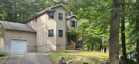 447 Somerset Dr, East Stroudsburg, PA 18301