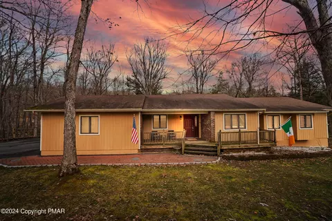 3778 E Bristol Cir, East Stroudsburg, PA 18302