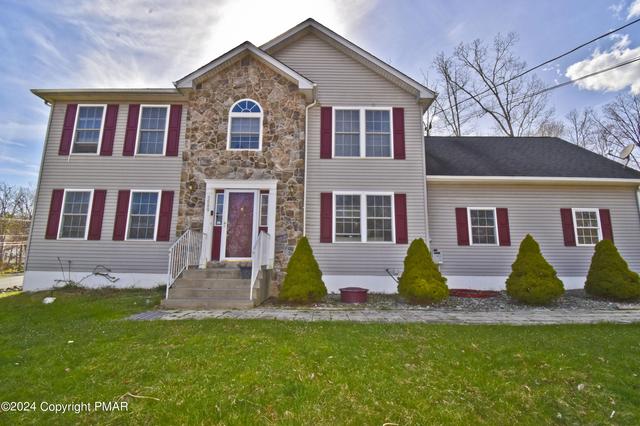 107 Kensington Dr, Bushkill, PA 18324