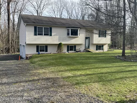 8741 W Nottingham Dr, Kunkletown, PA 18058