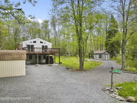 111 N Arrow Dr, Pocono Lake, PA 18347