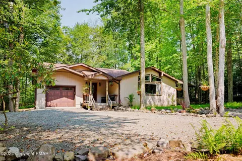 127 Winding Hill Rd, Pocono Pines, PA 18350