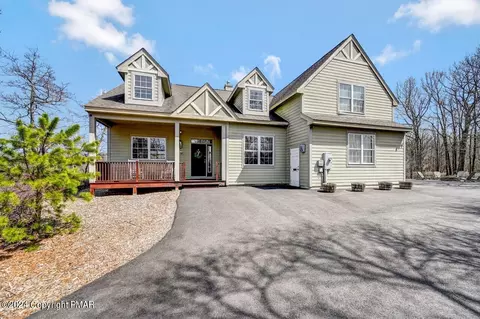 251 Wild Pines Dr, Pocono Pines, PA 18350