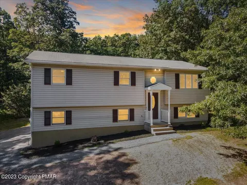 305 Apache Dr, Effort, PA 18330