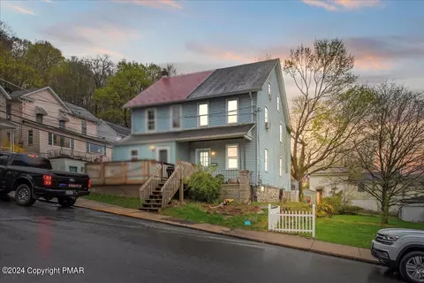 36 New St, Bangor, PA 18013