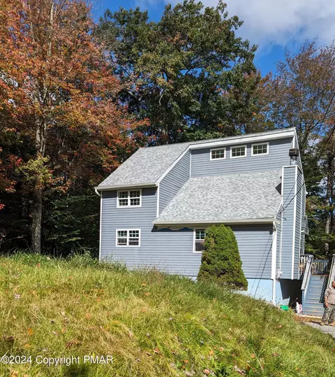 1439 Belgravia Dr, Tobyhanna, PA 18466