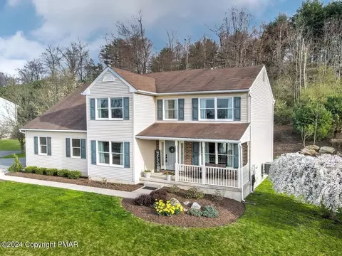 1114 Heritage Blvd, Stroudsburg, PA 18360