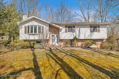 31 Cobblewood Dr, Mount Pocono, PA 18344
