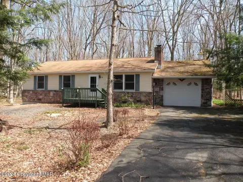 92 Frost Ln, Albrightsville, PA 18210