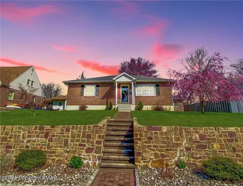 805 Lafayette Ave, Palmerton, PA 18071