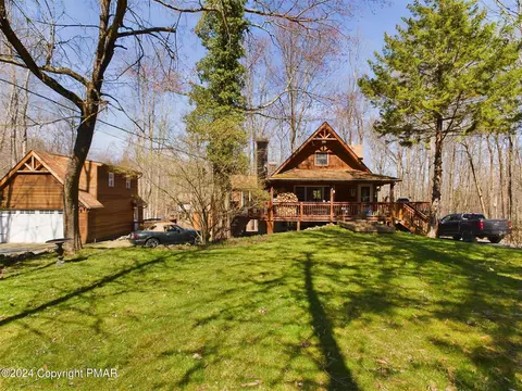 271 Delaware Trl, Pocono Lake, PA 18347