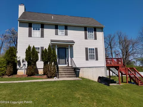 709 Bach Ct, Freemansburg, PA 18017