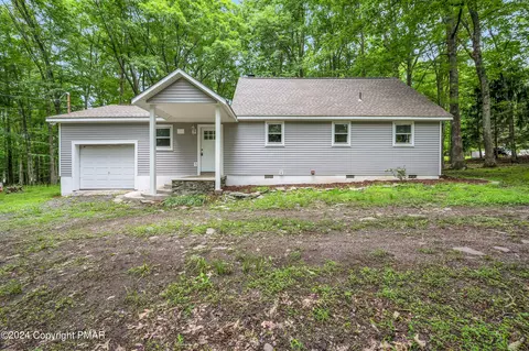 153 Bromley Rd, Henryville, PA 18332