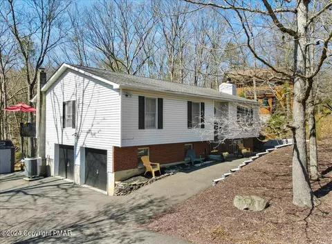 136 Alford Ct, Bushkill, PA 18324