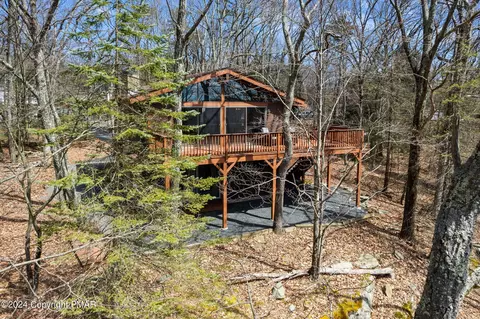 131 Highland Dr, Hawley, PA 18428