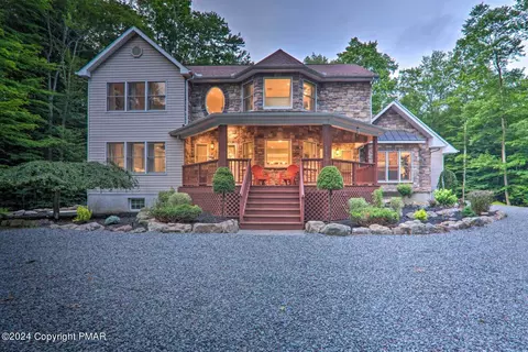 957 Sir Lionel Ct, Blakeslee, PA 18610