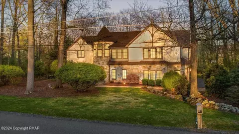 92 Brinleigh Dr, East Stroudsburg, PA 18301