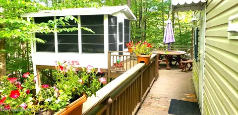 N2121 Nature Drive, Covington Township, PA 18424