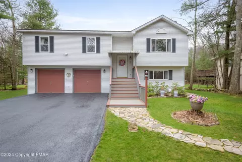 3142 Leisure Dr, Pocono Summit, PA 18346