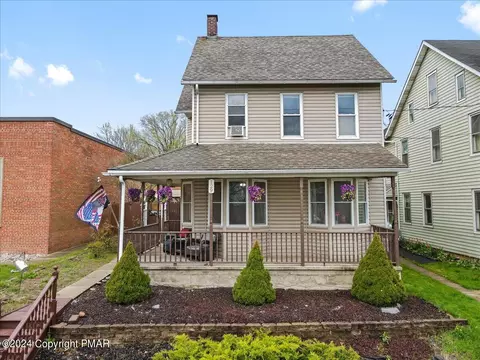 129 N Whitfield St, Nazareth, PA 18064