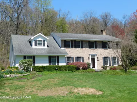 1366 Buck Ridge Dr, Stroudsburg, PA 18360