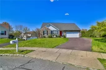 6028 Split Log Dr, Pipersville, PA 18947