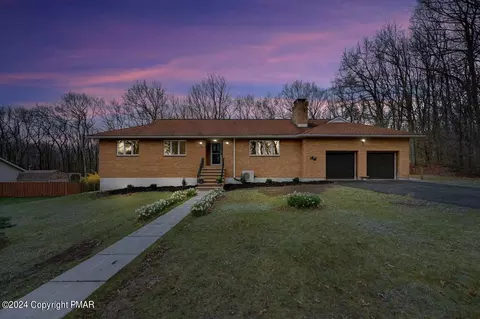 114 Larsen Ln, Cresco, PA 18326