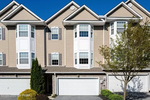 2255 Rising Hill Rd, Whitehall, PA 18052