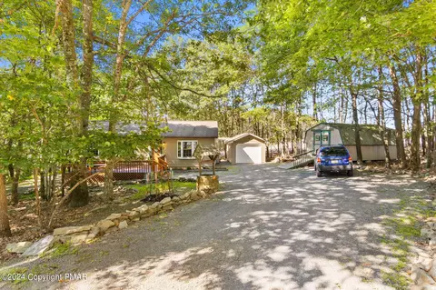 2 Basswood Ct, Albrightsville, PA 18210