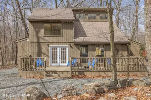 6109 Edgeview Dr, East Stroudsburg, PA 18301