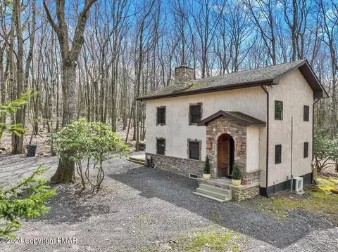 20 Alder Ln, Lake Harmony, PA 18624