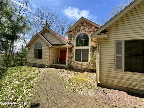 311 Firefly Ct, East Stroudsburg, PA 18301