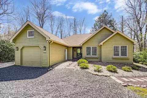 204 Moraine Ln, Pocono Pines, PA 18350