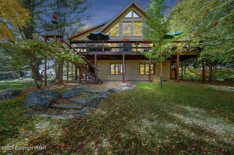 93 Ingrid Dr, Clifton Township, PA 18424