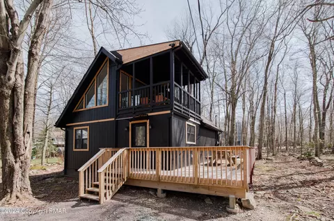 1788 Rolling Hills Dr, Tobyhanna, PA 18466