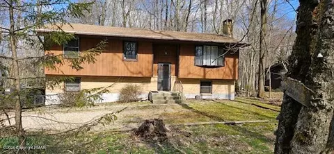 3304 Beech Ridge Dr, Pocono Summit, PA 18346