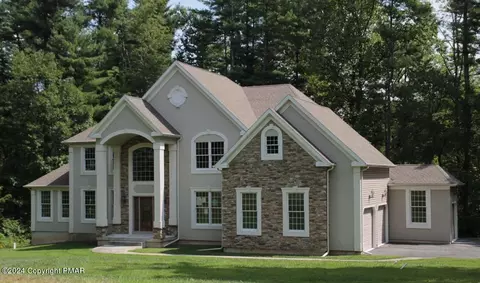119 Wolf Hollow Dr, Stroudsburg, PA 18360