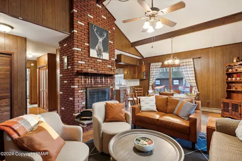 173 Tommys Ln, Pocono Lake, PA 18347