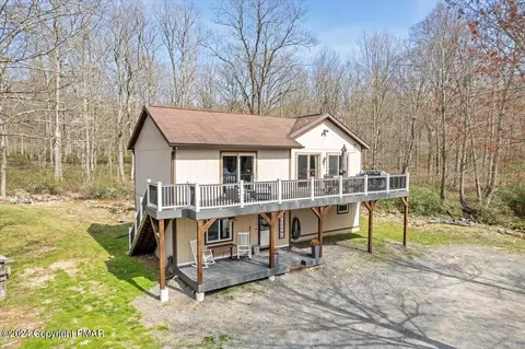 2302 Beartown Rd, Canadensis, PA 18325