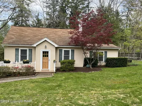 27 Elm St, East Stroudsburg, PA 18301
