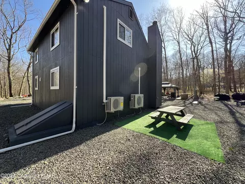 155 Sparrow Loop, Bushkill, PA 18324 photo 4
