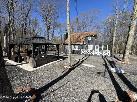 155 Sparrow Loop, Bushkill, PA 18324 photo 2