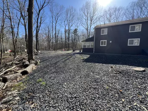 155 Sparrow Loop, Bushkill, PA 18324 photo 3