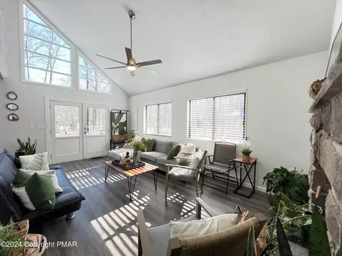 155 Sparrow Loop, Bushkill, PA 18324 photo 6