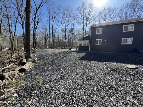 155 Sparrow Loop, Bushkill, PA 18324 photo 5