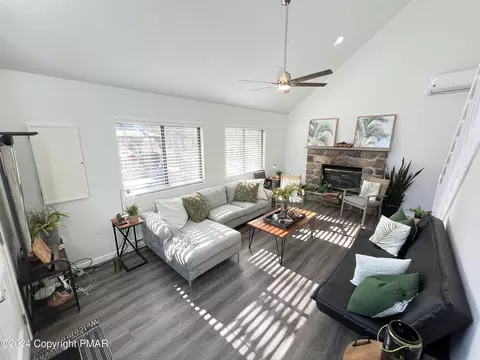 155 Sparrow Loop, Bushkill, PA 18324 photo 7