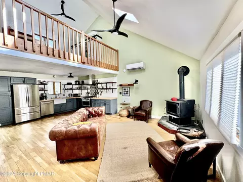225 Whippoorwill Dr, Bushkill, PA 18324 photo 11